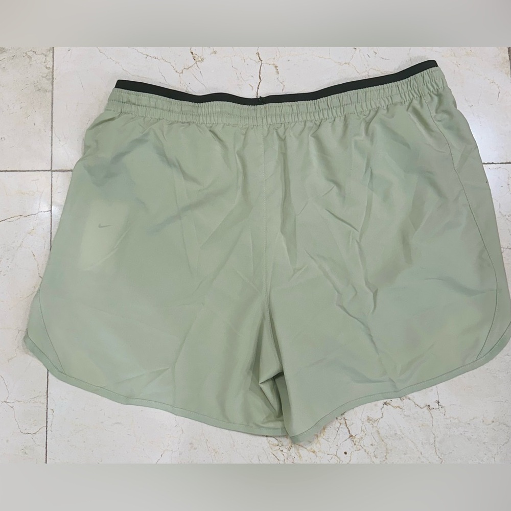 Brand New with Tags Nike women’s shorts running size XL Green - Picture 3 of 3